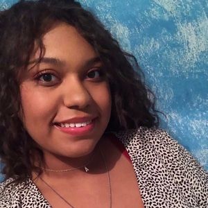 Meet your Posher, Adrianne